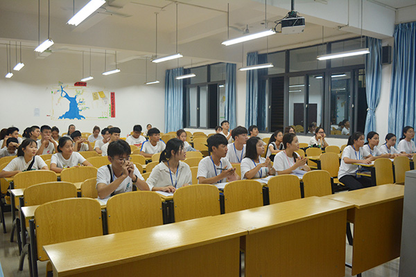 担任面试官的主要学生干部.jpg