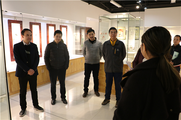 参观大师工作室.jpg