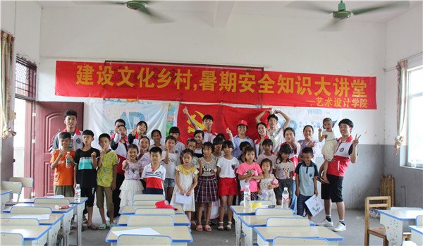 课堂结束后合影.jpg
